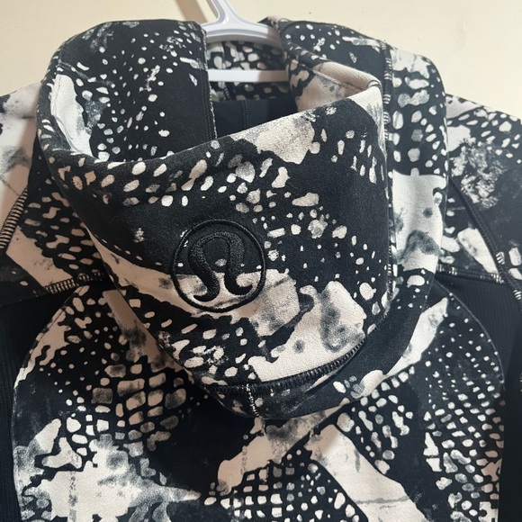 Lululemon Scuba Hoodie III (Static Mist White Black) sz 4 - Picture 11 of 15